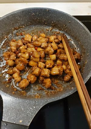 Hình của món Ba rọi xào mắm ruốc.