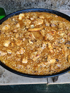 Una foto de Paella de carne