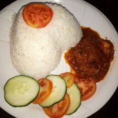 A picture of White rice With stew.