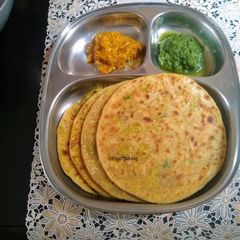 A picture of Cauliflower Masala Parathas.