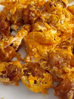 Una foto de Huevos revueltos con chistorra