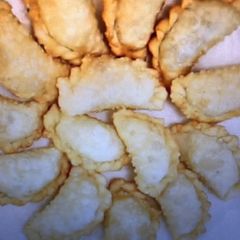 A picture of Sambousek cheese.
