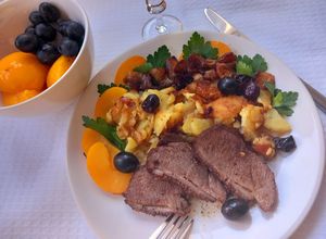 Márton napi libasült, gyümölcsökkel recept fotója