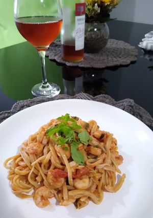 Foto de Macarrão talharim ao molho de camarão