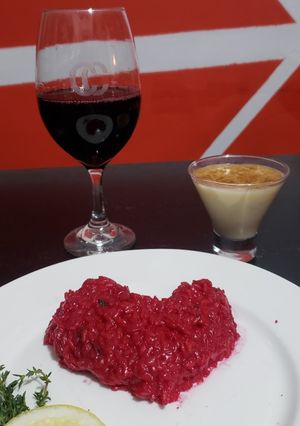 Una foto de Risotto de remolachas con tomillo y limón