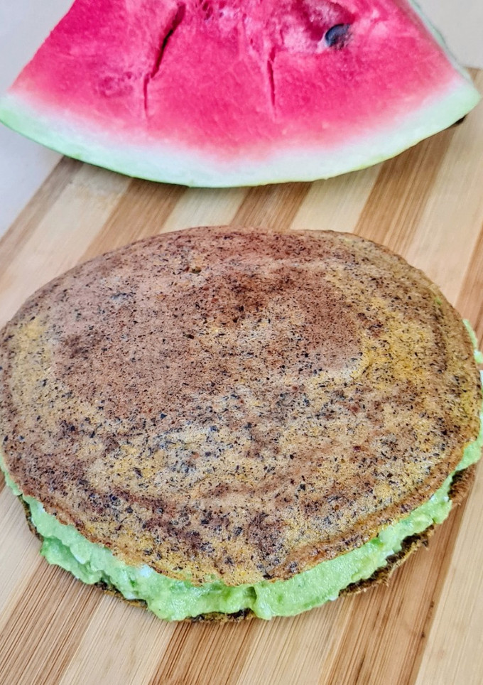 Una foto de Sanguchito saludable de palta y huevo con pan de lino en sartén 🍳 pancito sin horno 🥵