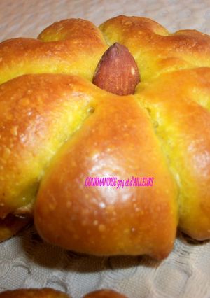 Une photo de PAIN au CURCUMA & à L'HUILE D'OLIVE