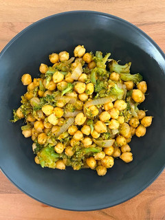Una foto de 🥦 Garbanzos con brócoli al pimentón 🌶