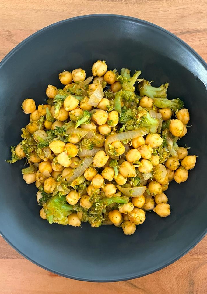 Una foto de 🥦 Garbanzos con brócoli al pimentón 🌶