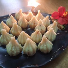 A picture of Kaju modak.