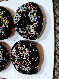 A picture of Yummy donuts.