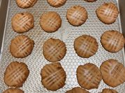 A picture of butter cookies with margarine