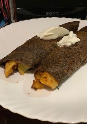 A picture of Kuttu Chilla rolls.