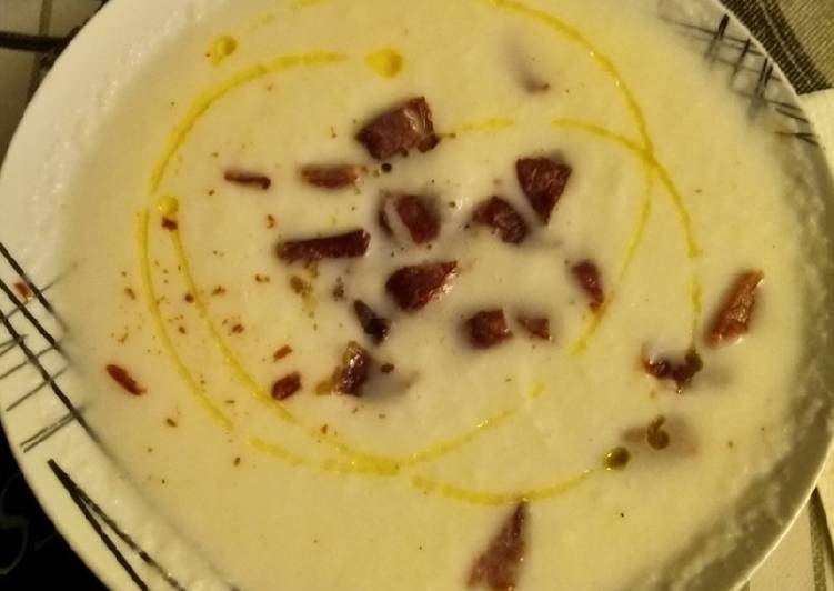 Crema de melón con virutas de jamón