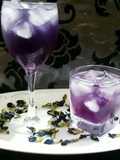น้ำดอกอัญชันน้ำผึ้งมะนาว Nam Dok Anchan (Thai Style Butterfly Pea Flower Juice With Lime)