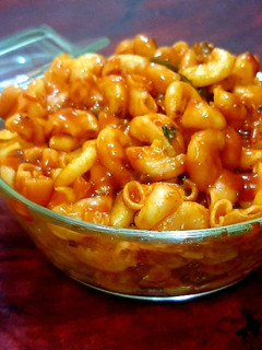 रेड सॉस मैकरॉनी(Red sauce macaroni recipe in Hindi) रेसिपी मुख्य फोटो