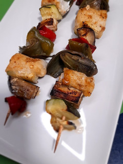 Una foto de Brocheta de merluza