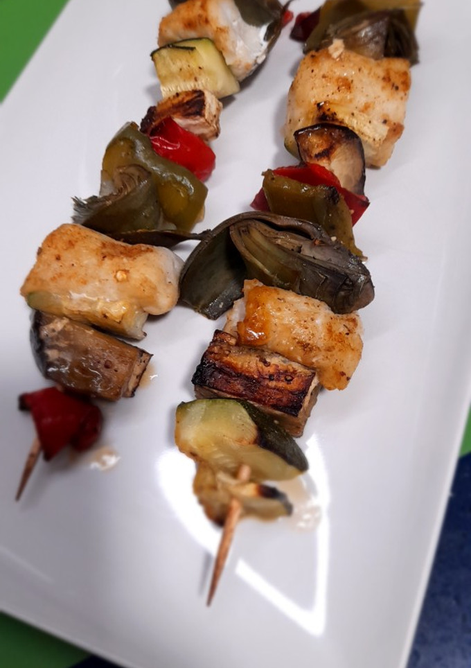 Una foto de Brocheta de merluza