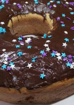 Una foto de Torta banana split con chocolate