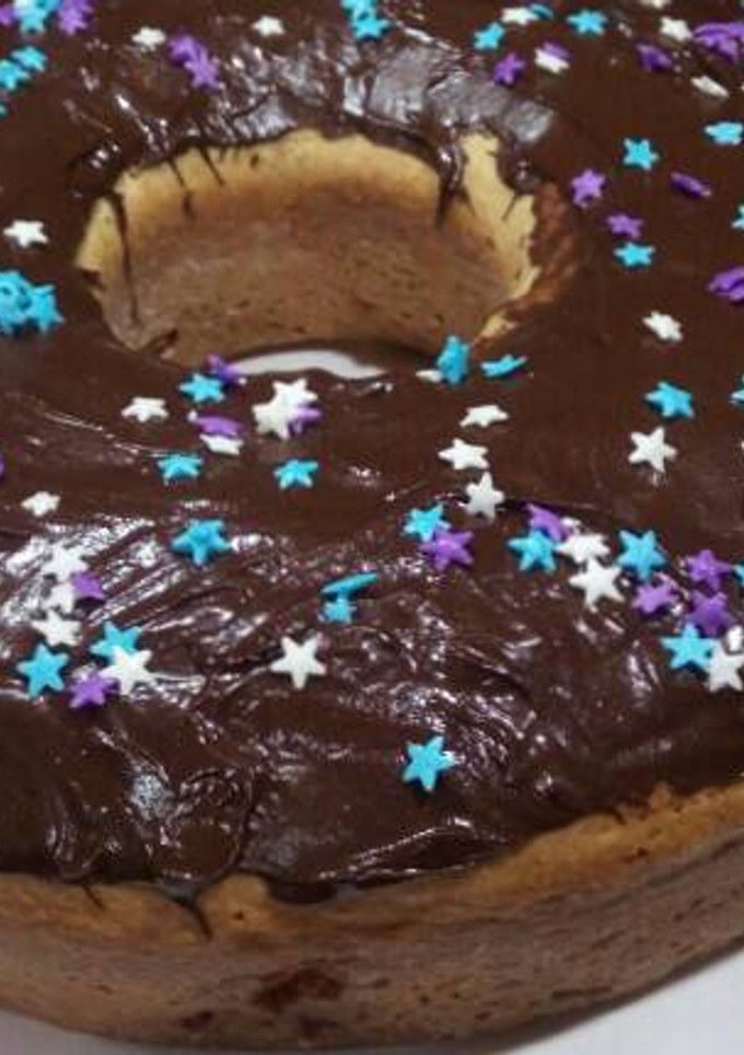 Una foto de Torta banana split con chocolate