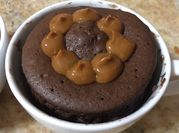 Una foto de pastel de chocolate