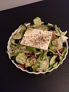 A picture of Greek salad.