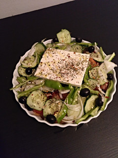 A picture of Greek salad.