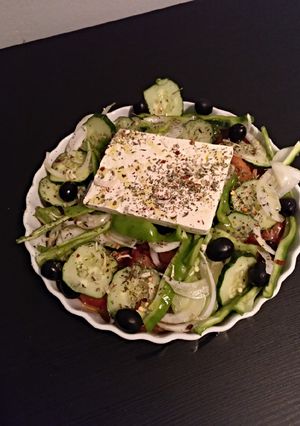 A picture of Greek salad.