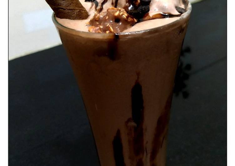 Recipe of Favorite &#34;Nutella Ferrero-Rocher Milkshake&#34;