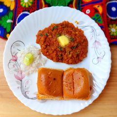 A picture of Butter pav bhaji.