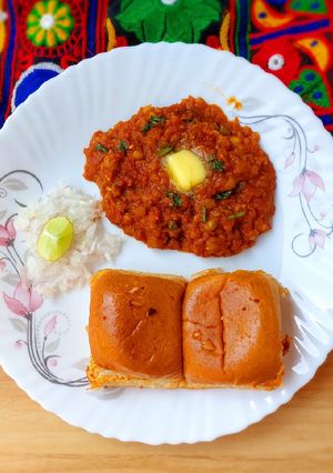A picture of Butter pav bhaji.