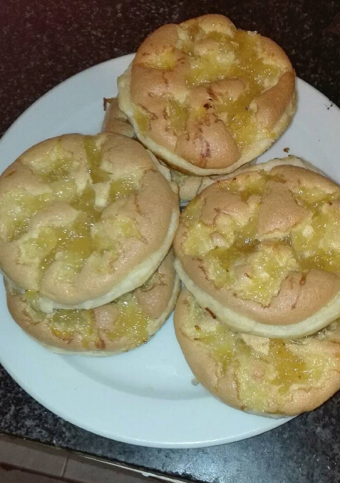 Una foto de Tartaletas de hojaldre con bizcocho y cabello de Ángel