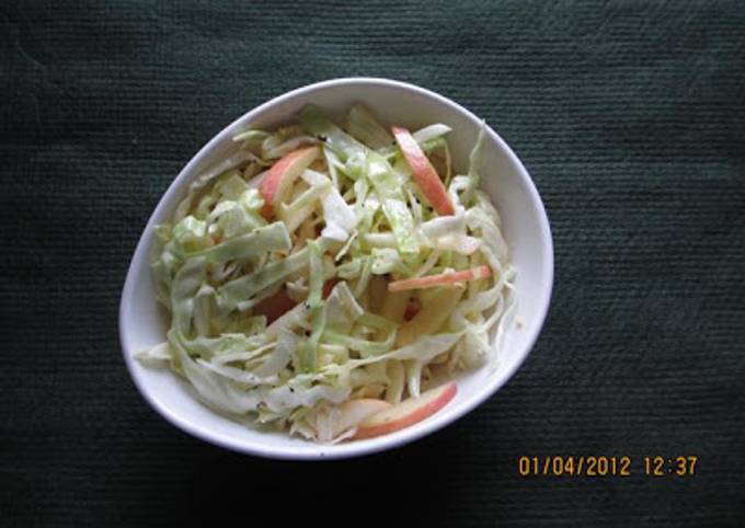 Recipe of Perfect Apple and Cabbage Salad