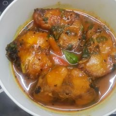 A picture of Kalo Jeere diye Rui Maacher Tel Jhol(Kalonji Rohu fish curry).