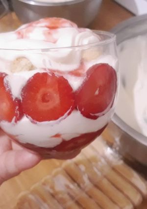 صورة لوصفة تيراميسو الفراولة بنتو خطيرة