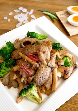 有心食譜：鮮菇金膀肉 的食譜成品照片
