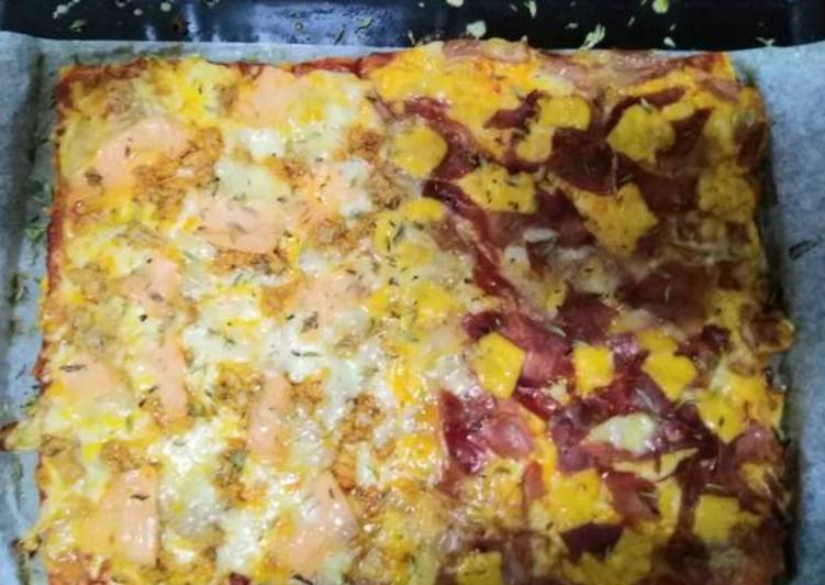 Pizza de atún con salmón y queso de cabra / jamón y queso