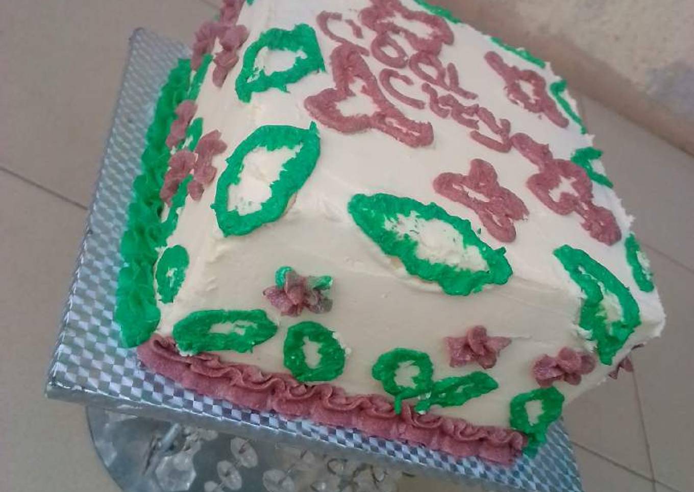 Vanilla & chocolate marble Christmas themed cake