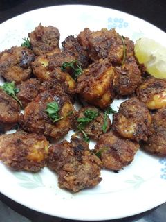 कोलंबी फ्राय (kolambi fry recipe in marathi) रेसिपी चे मुख्य फोटो
