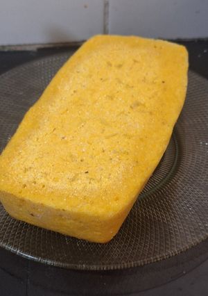 Una foto de Budín de POLENTA sabor Limón 🍋