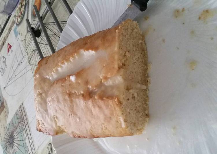 Bizcocho vegano de limón con glaseado