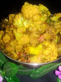 गोभी मटर आलू सब्ज़ी (gobi matar aloo sabzi recipe in Hindi) रेसिपी मुख्य फोटो