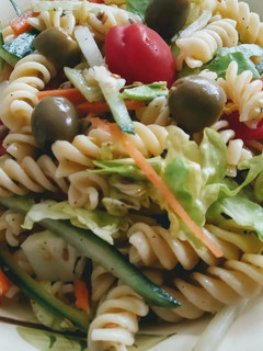 पास्ता सलाद (Pasta salad recipe in hindi) रेसिपी मुख्य फोटो