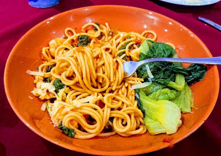 Spaghetti with Prawns in a Tomato Sauce
