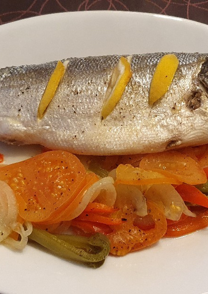 Una foto de Lubina al Papillote con verduras