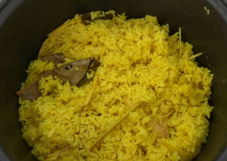 Nasi Kuning Simple Rice Cooker