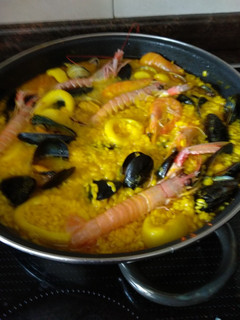Una foto de Paella a mi manera