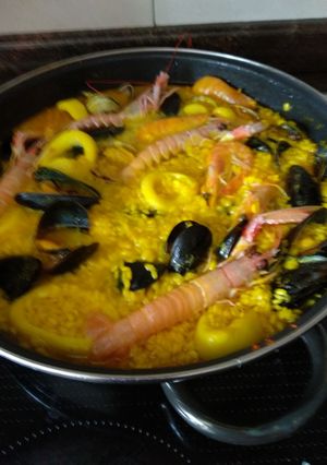 Una foto de Paella a mi manera