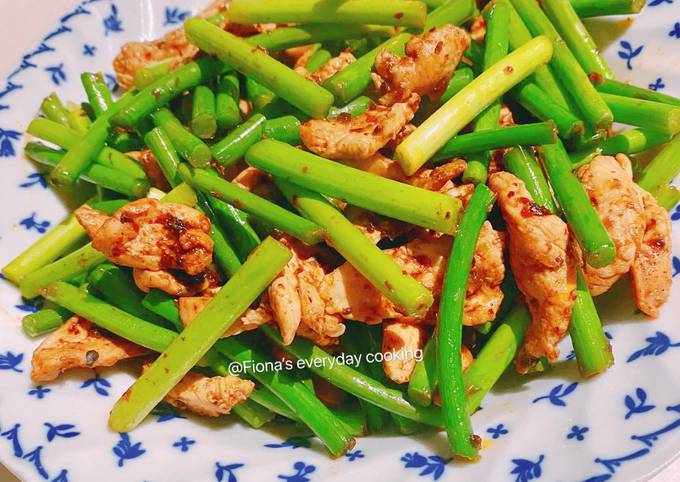 Stir fried chicken with garlic shoots 川味蒜苔炒肉