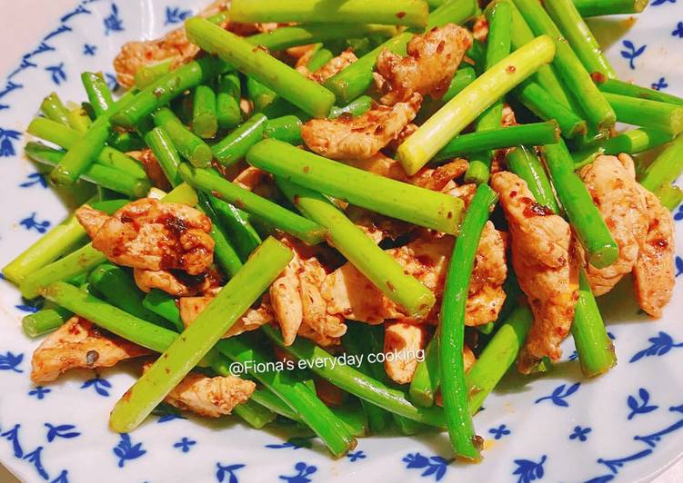 Steps to Prepare Homemade Stir fried chicken with garlic shoots 川味蒜苔炒肉